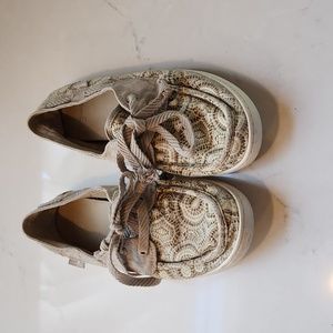 Saunk shoes